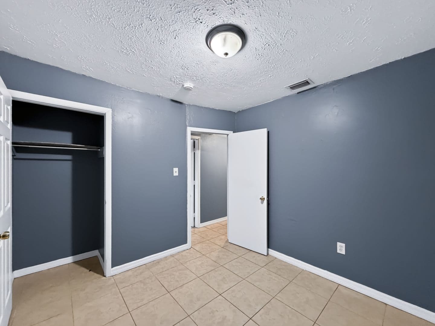 Tampa House: 3700 E Idlewild Ave