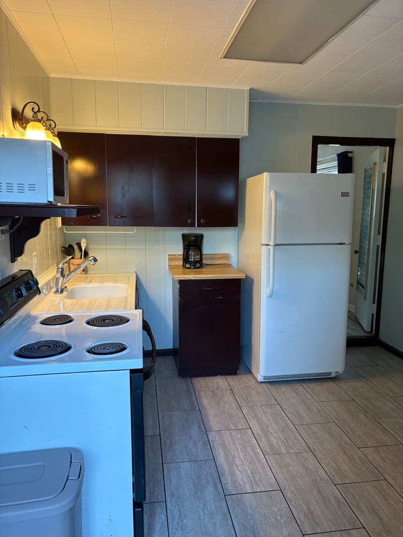 Jensen Beach Apartment: 2700 NE Indian River Drive