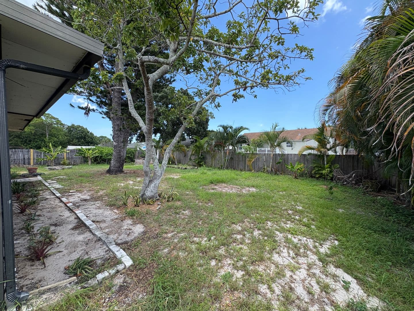 Ft Pierce House: 6012 Sunset Blvd