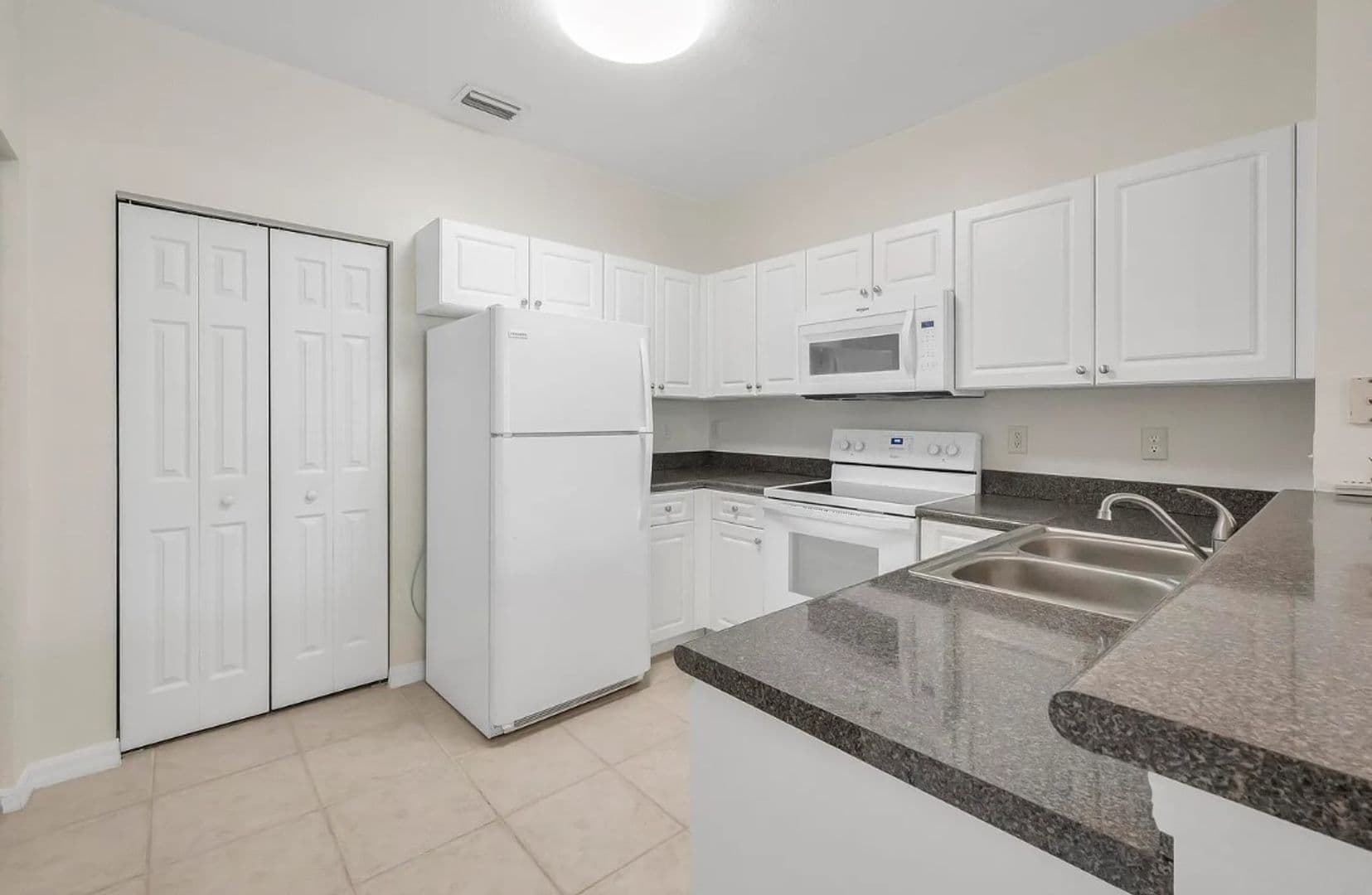Stuart Townhome: 257 SE Kitching Circle