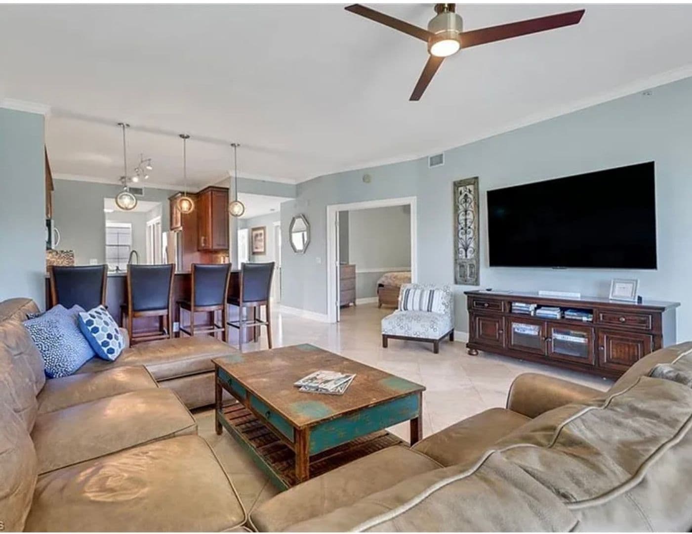 Naples Condo: 4650 Yacht Harbor Drive