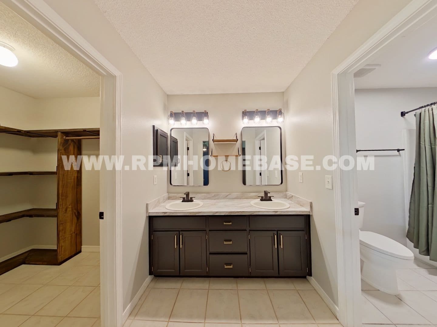 Crestview House: 4688 Cahokia Run
