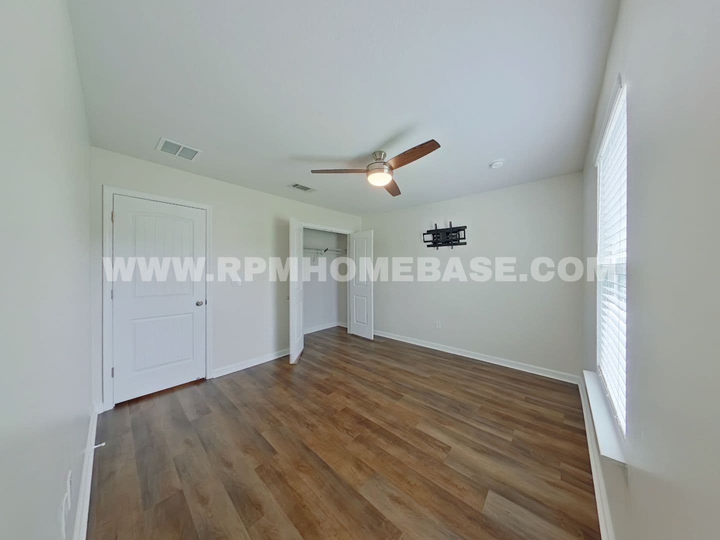 Freeport House: 406 Marquis Way
