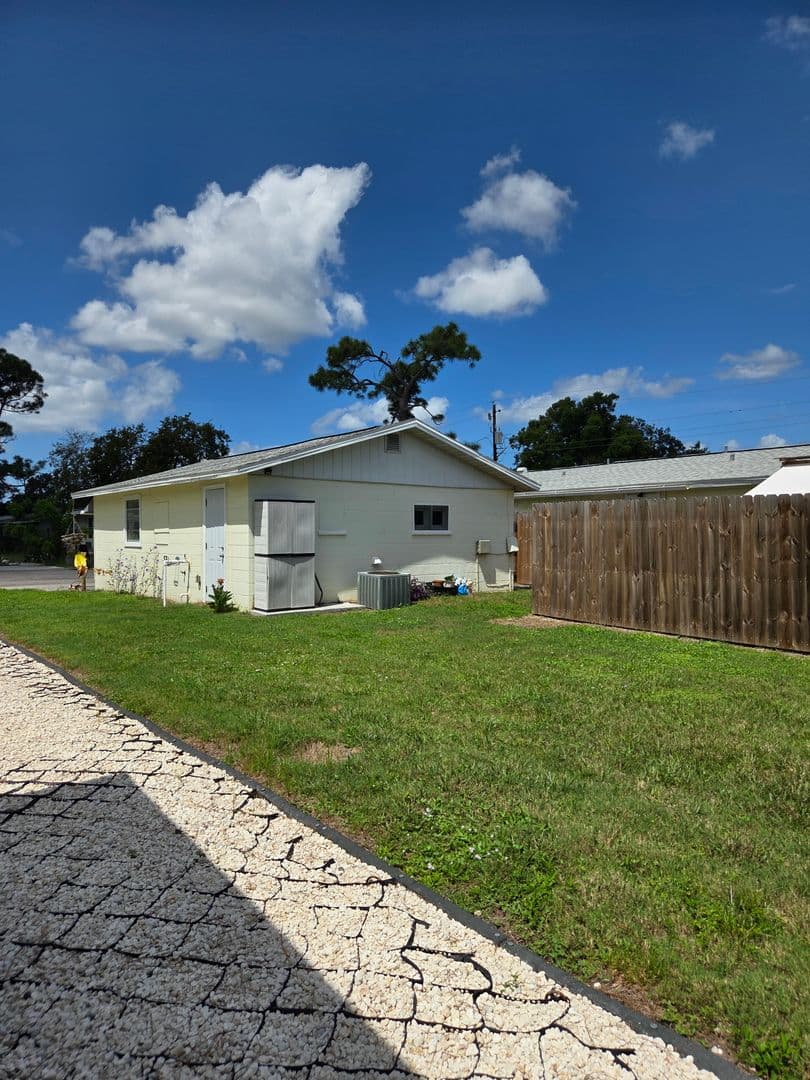 Bradenton House: 2915 36th Ave West