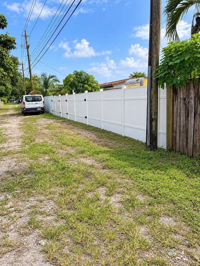 Opa-Locka House: 925 Codadad Street
