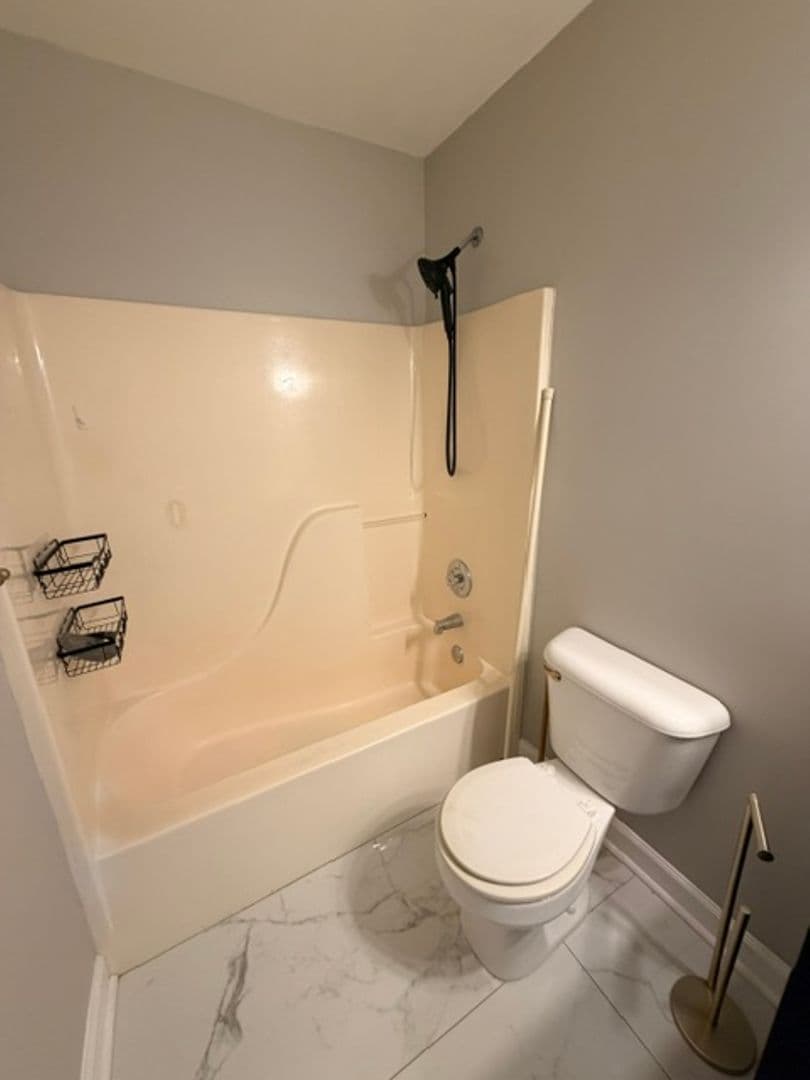 Kennesaw House: 2627 Lone Oak Trail NW