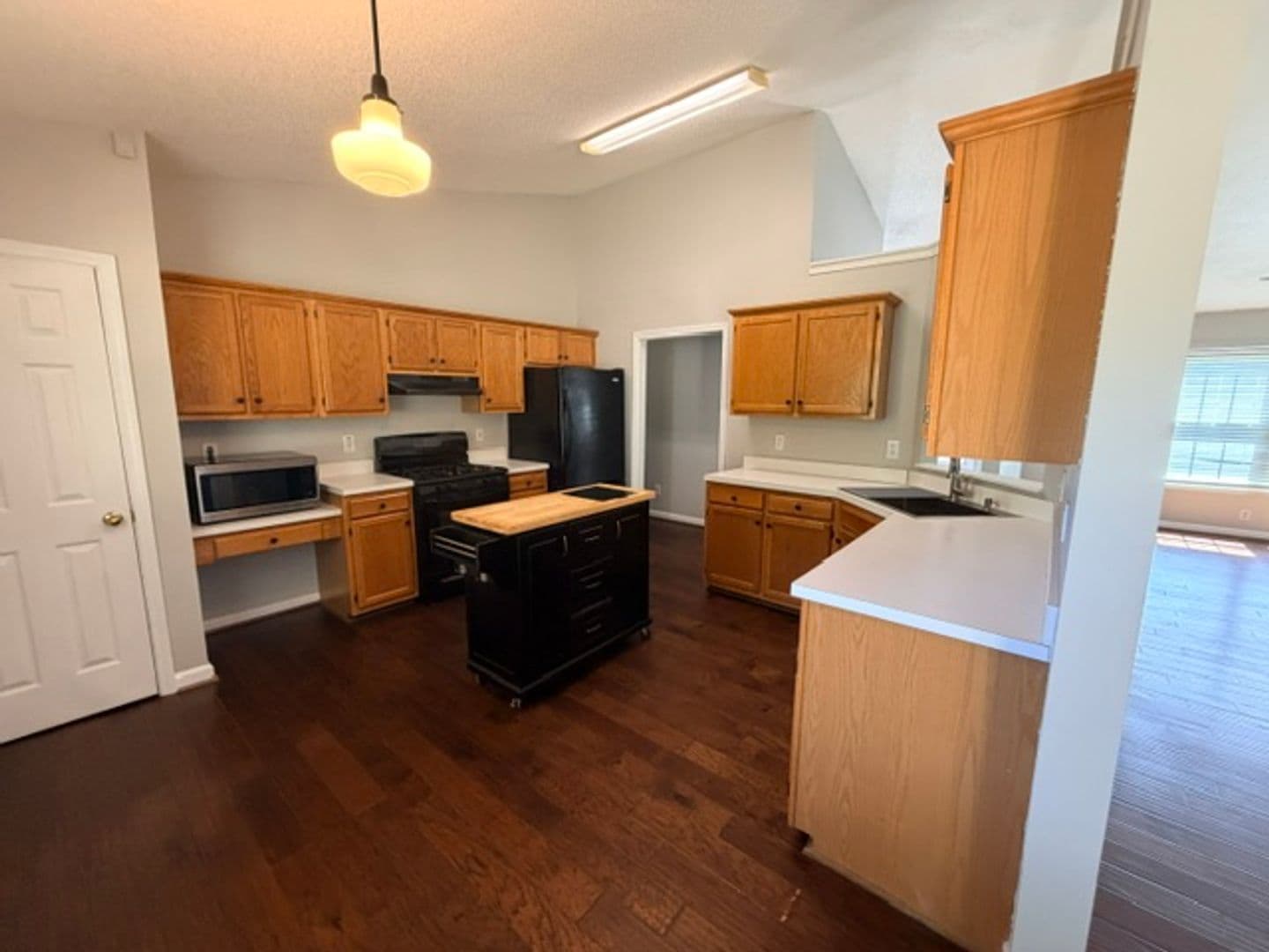 Kennesaw House: 2627 Lone Oak Trail NW