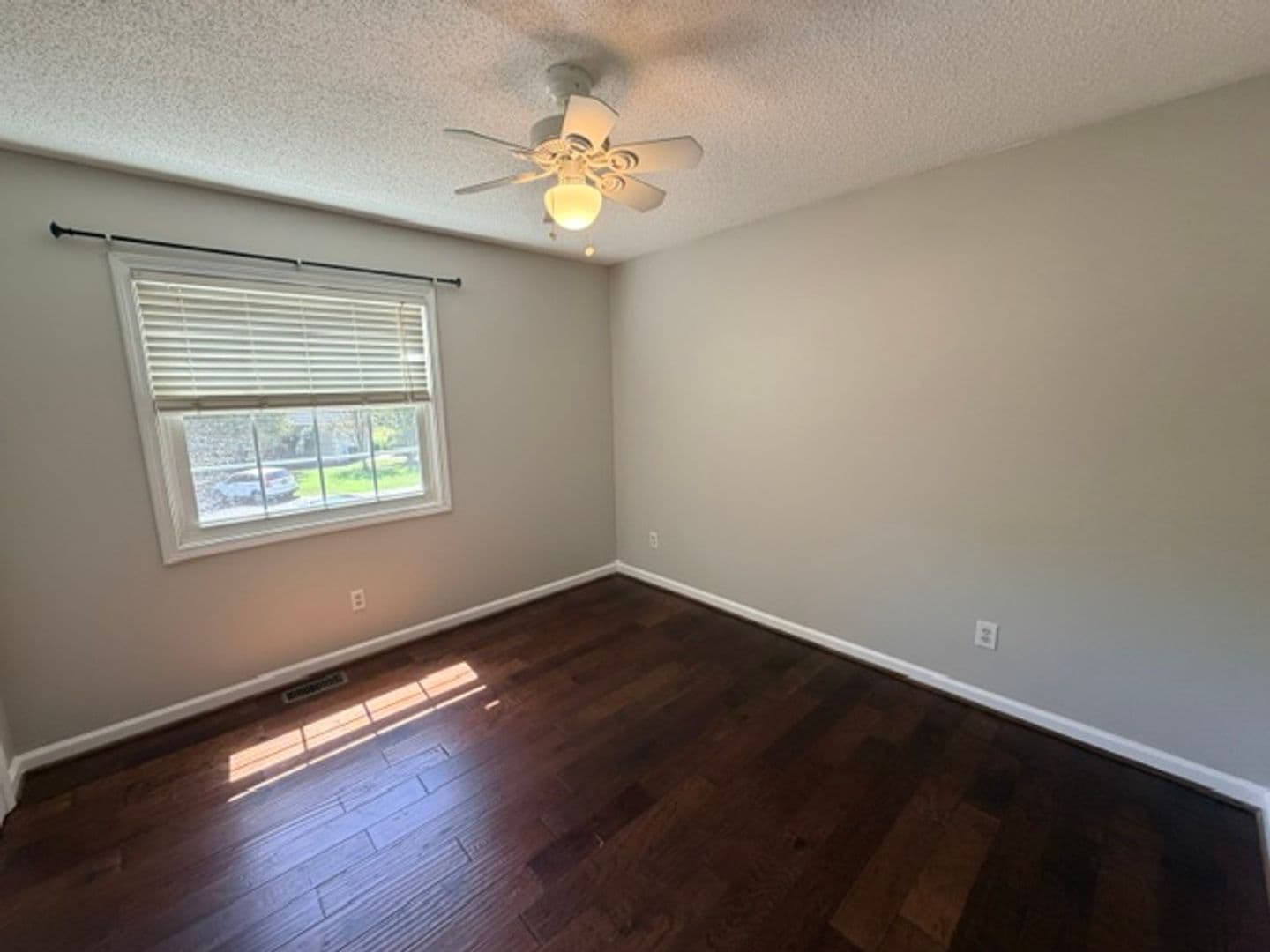 Kennesaw House: 2627 Lone Oak Trail NW