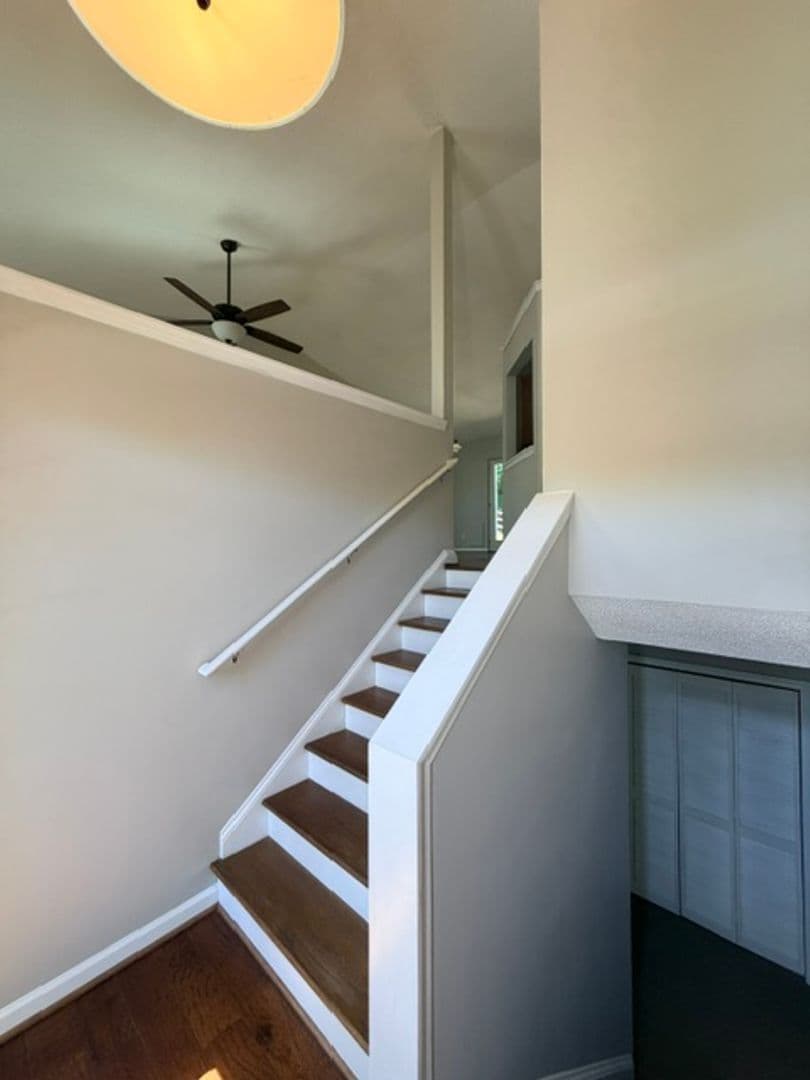 Kennesaw House: 2627 Lone Oak Trail NW