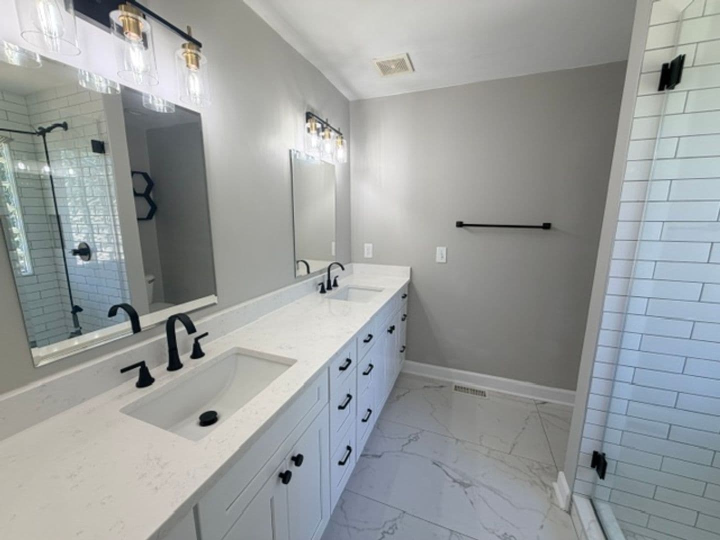 Kennesaw House: 2627 Lone Oak Trail NW