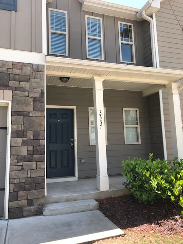 Kennesaw House: 3337 Blue Springs Walk NW