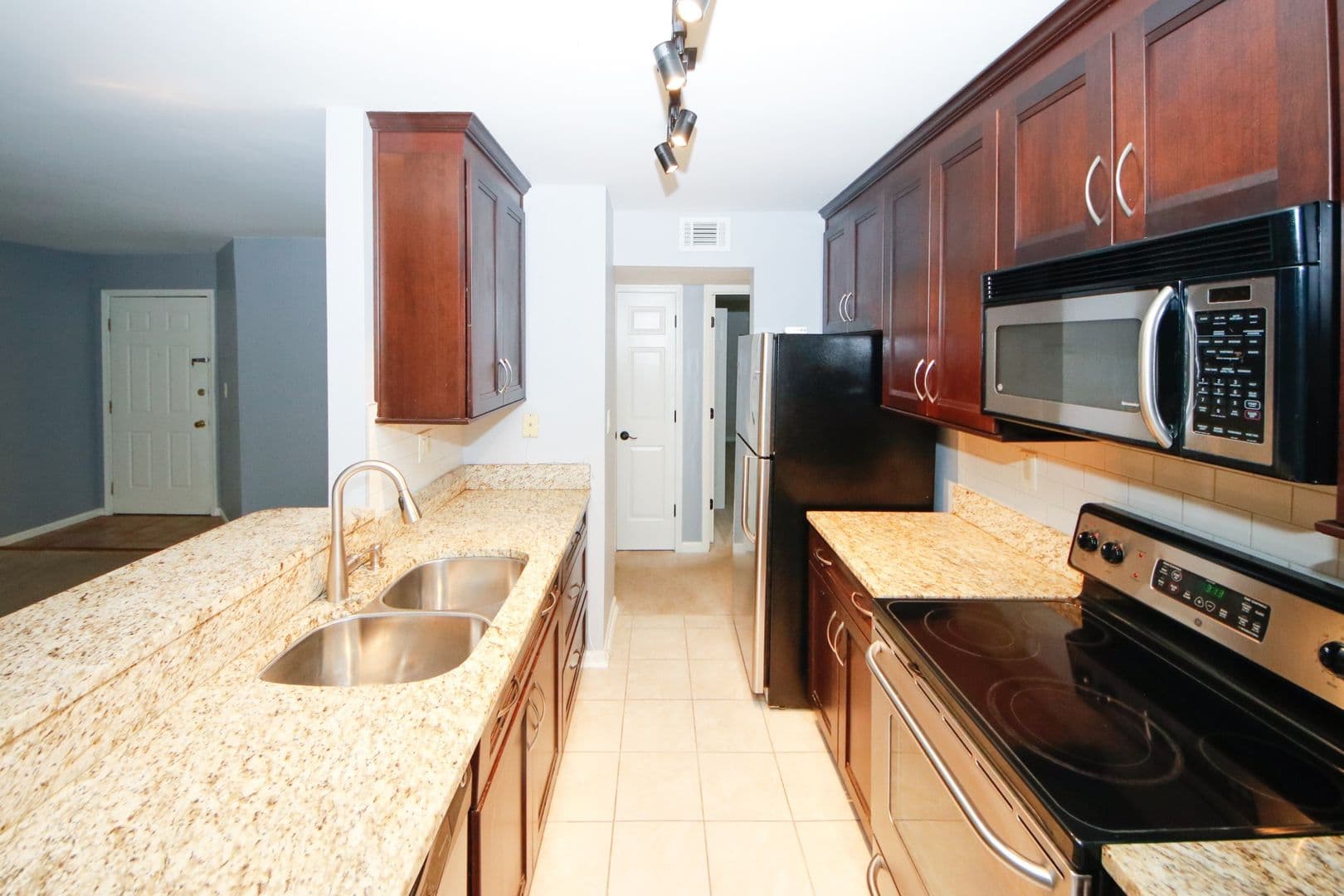 Sandy Springs Condo: 702 Garden Ct.