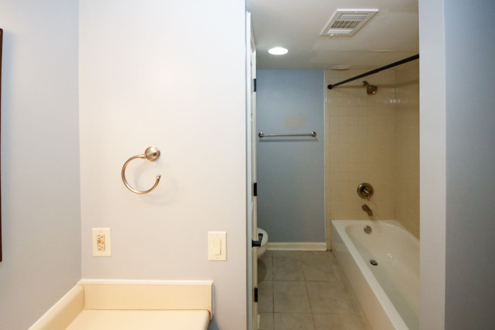 Sandy Springs Condo: 702 Garden Ct.