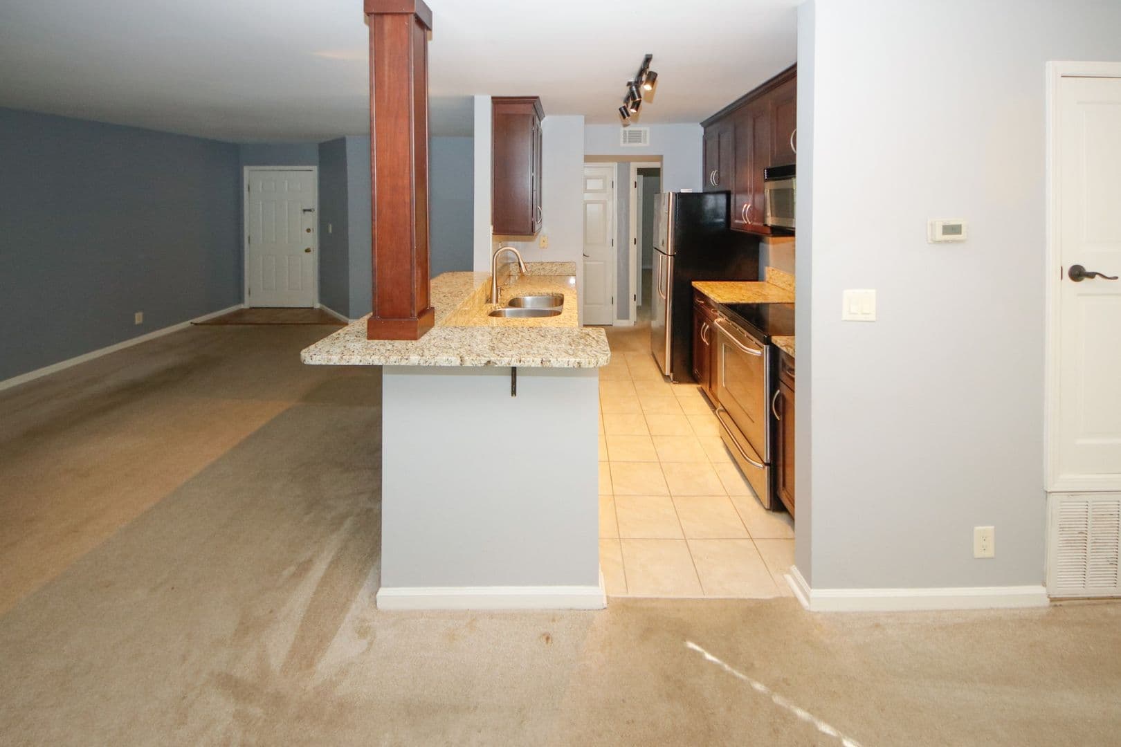 Sandy Springs Condo: 702 Garden Ct.
