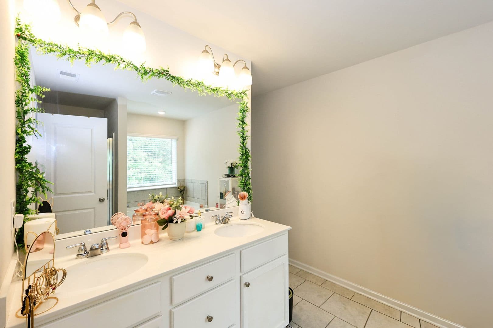 Stonecrest Townhome: 3493 Lakeview Creek
