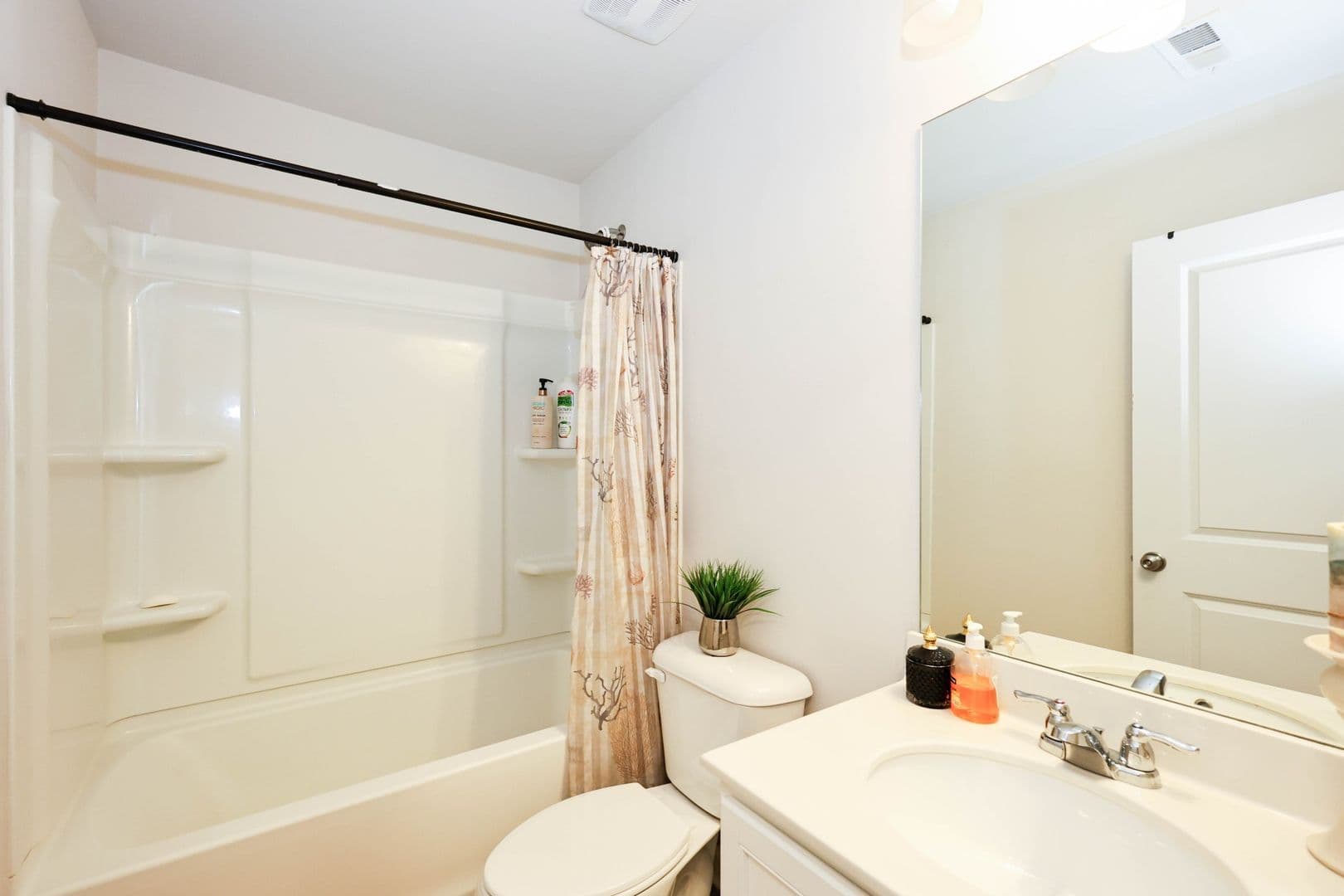 Stonecrest Townhome: 3493 Lakeview Creek