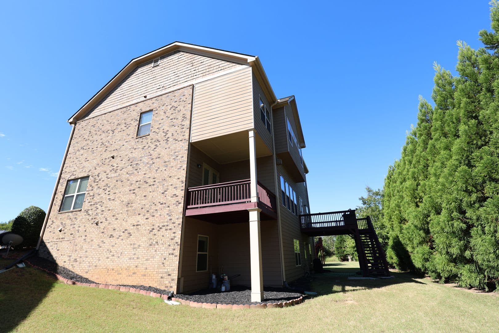 Johns Creek House: 825 Morganton Drive