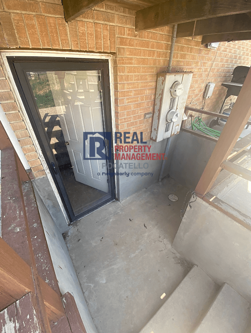 Pocatello Apartment: 951 - 955 Renee Ave