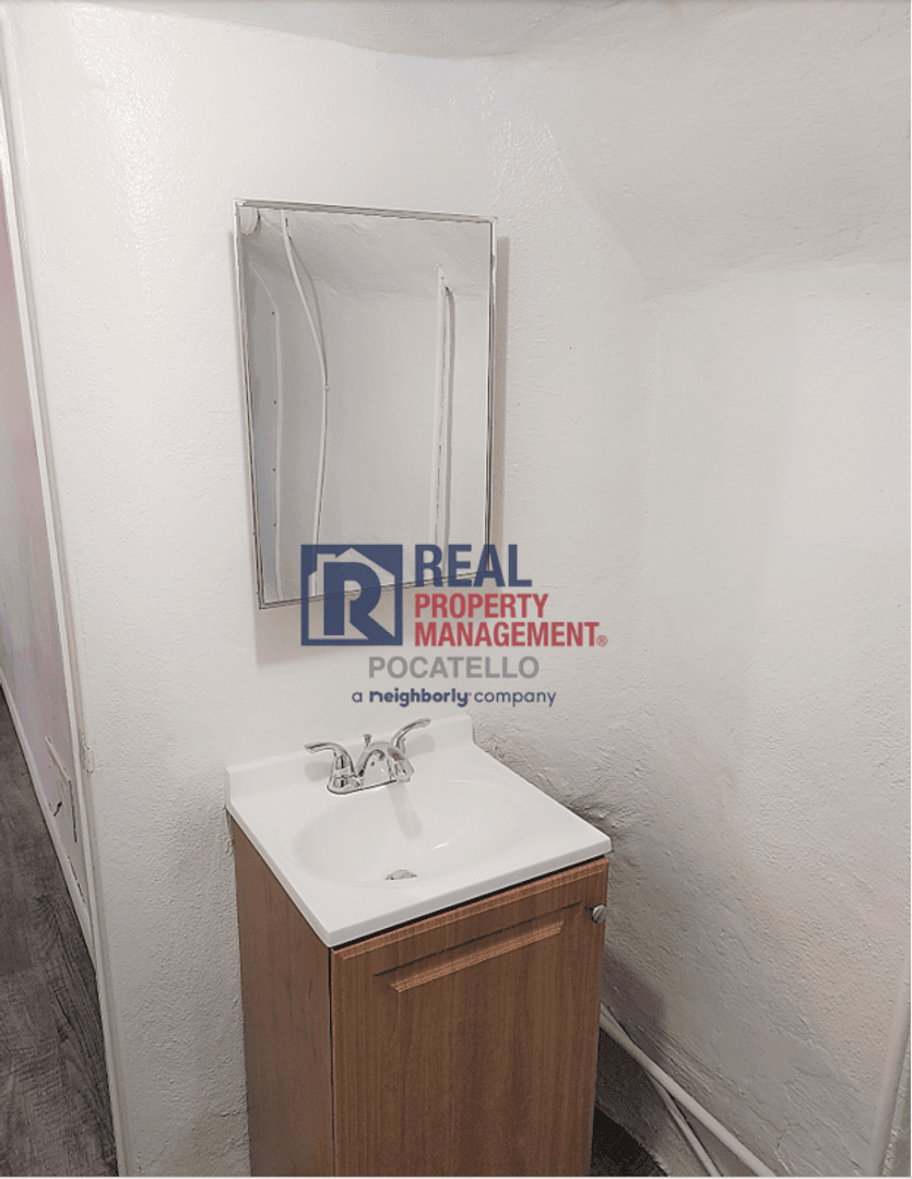 Pocatello Apartment: 1329-1331-1333 S 3rd