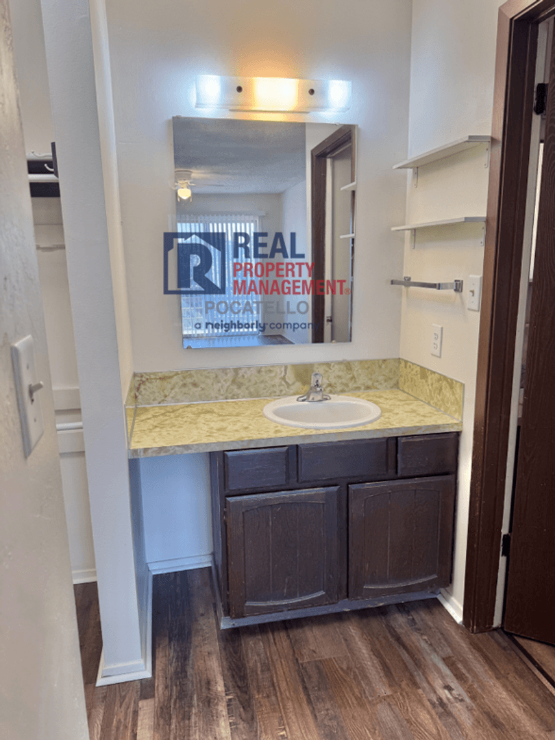 Pocatello Apartment: 431 Foothill Blvd