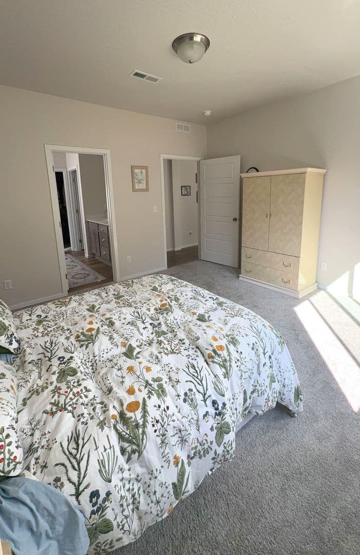 Hayden House: 833 E Burdock Loop