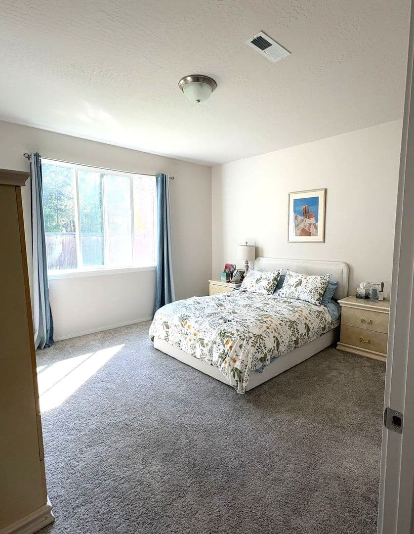 Hayden House: 833 E Burdock Loop