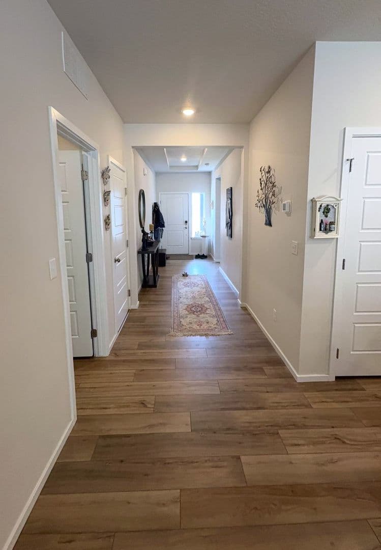 Hayden House: 833 E Burdock Loop