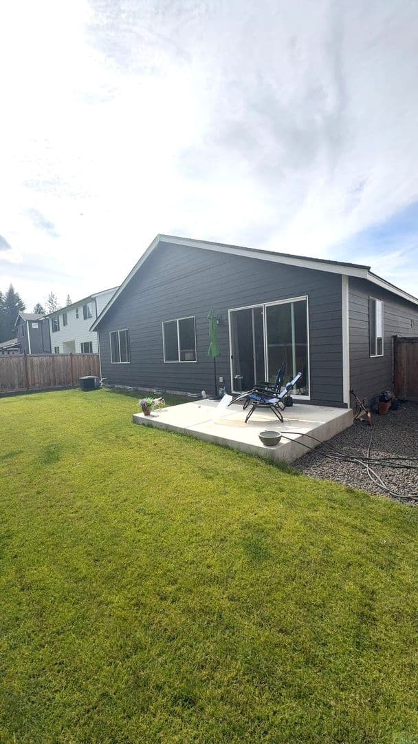 Hayden House: 833 E Burdock Loop