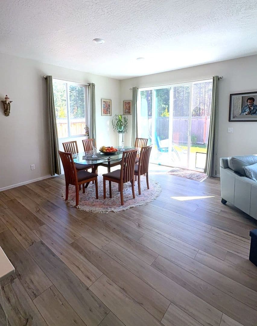 Hayden House: 833 E Burdock Loop