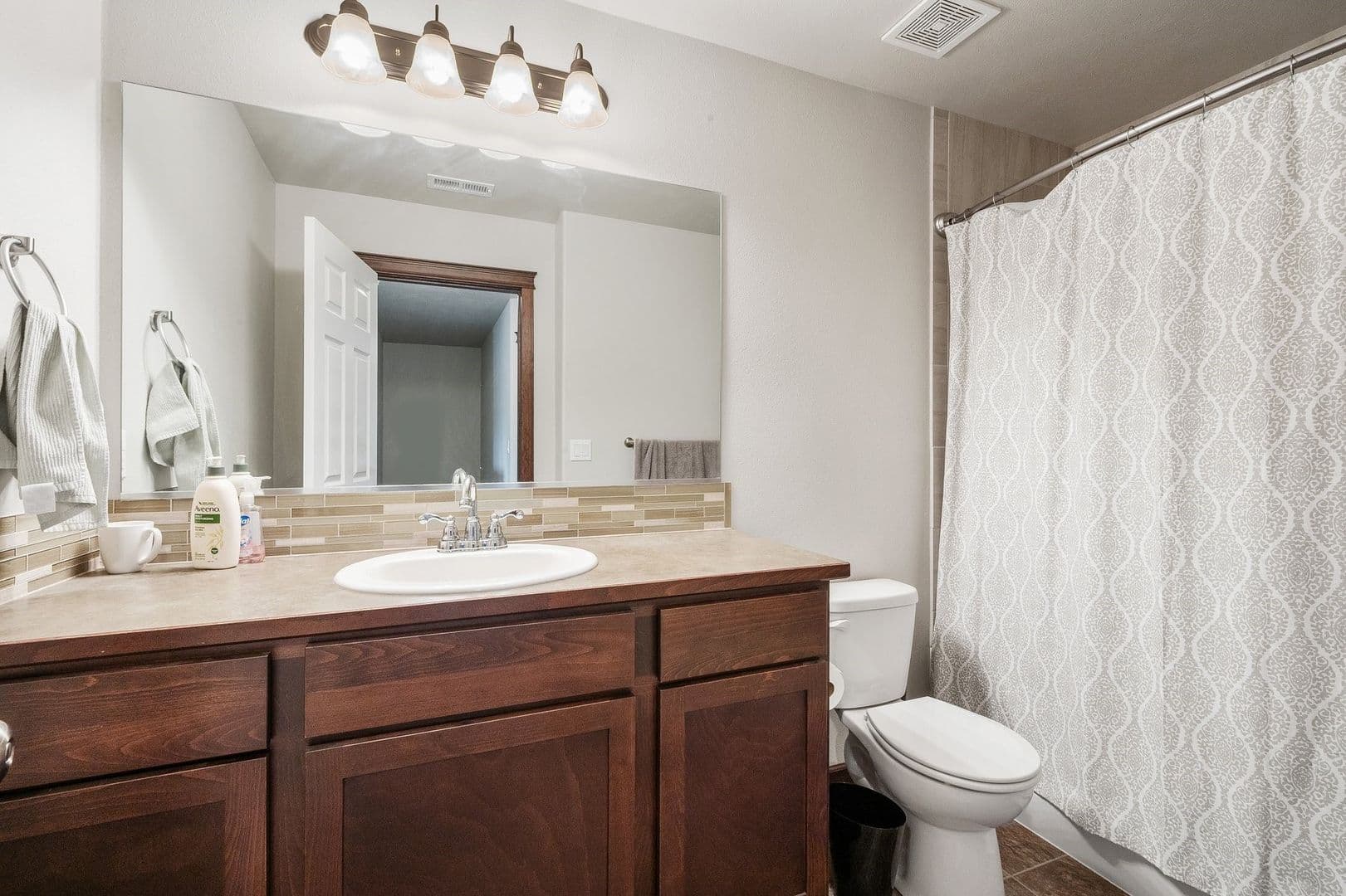 Coeur d Alene House: 3075 N Belmont Rd