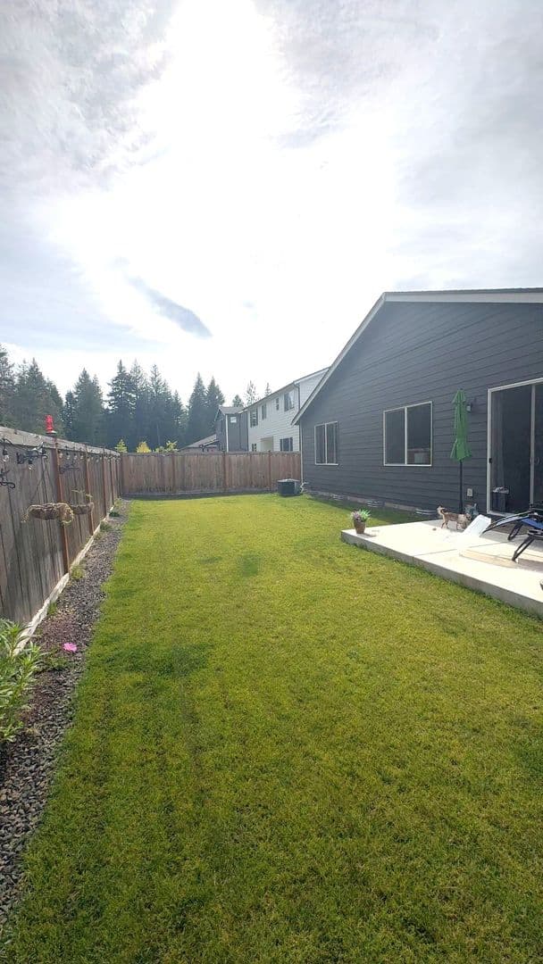 Hayden House: 833 E Burdock Loop