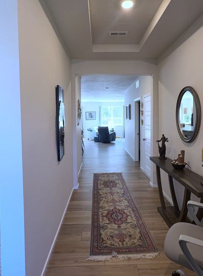 Hayden House: 833 E Burdock Loop