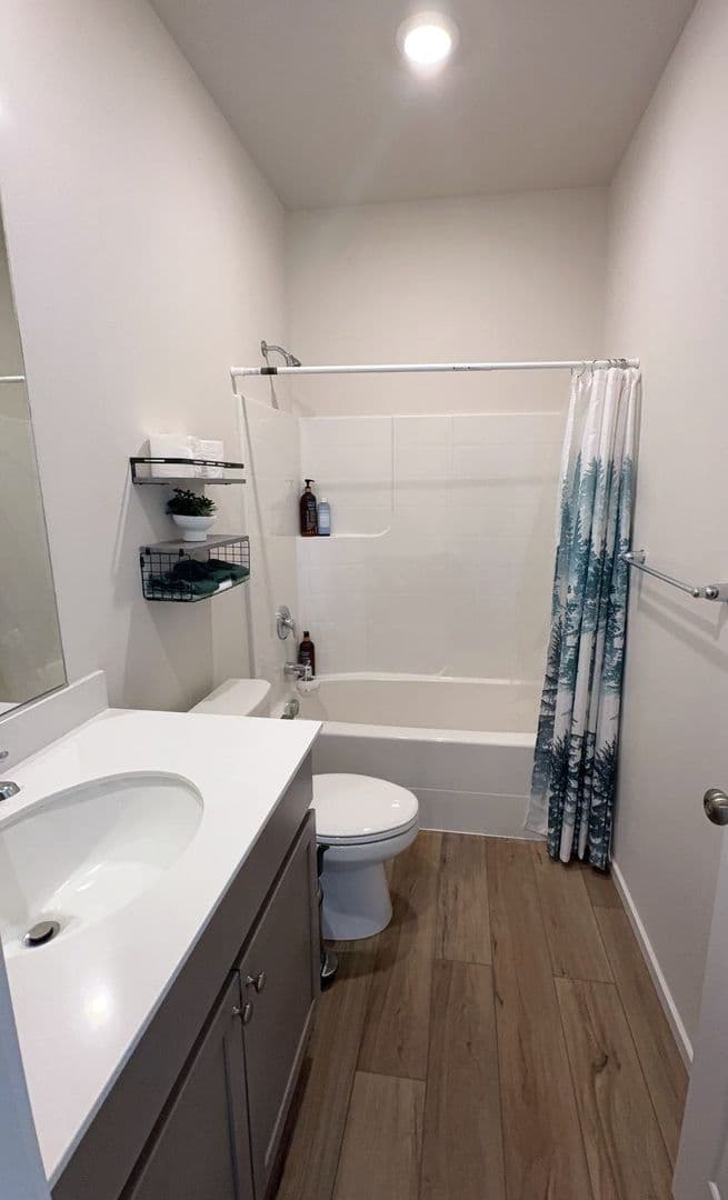 Hayden House: 833 E Burdock Loop