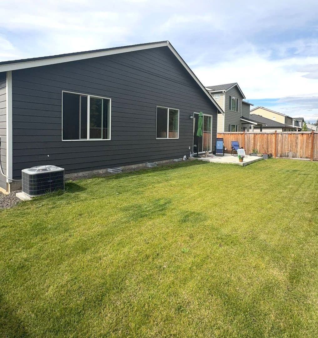 Hayden House: 833 E Burdock Loop