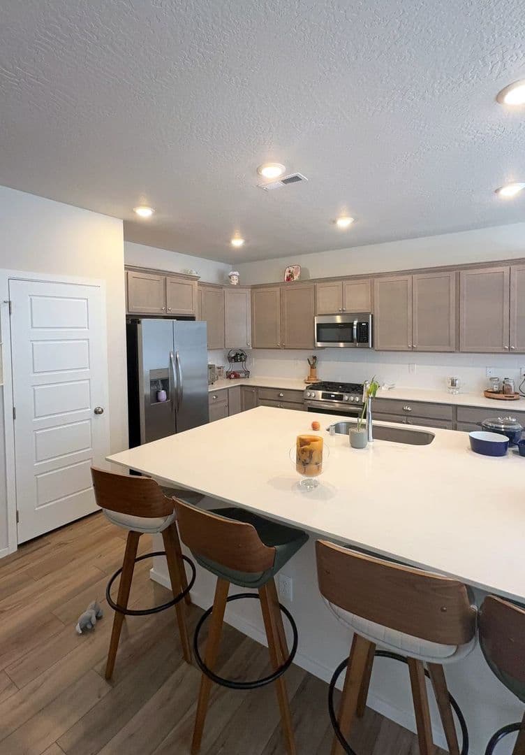 Hayden House: 833 E Burdock Loop