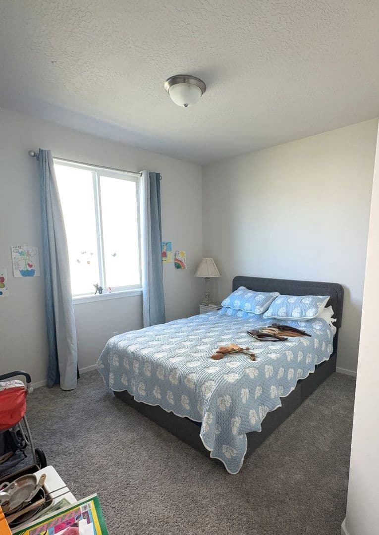 Hayden House: 833 E Burdock Loop