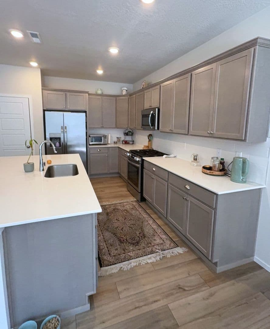 Hayden House: 833 E Burdock Loop