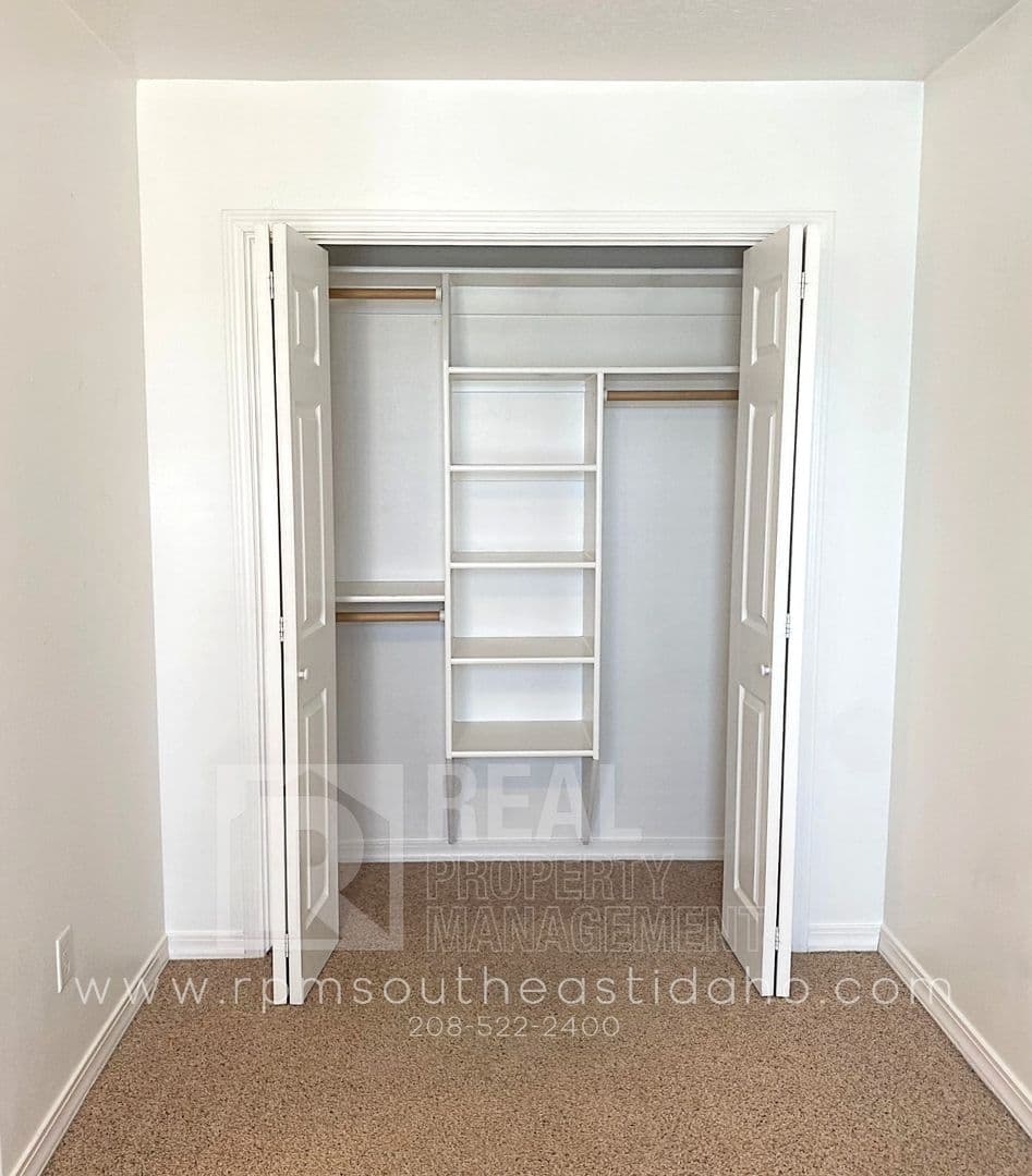 Rexburg Apartment: 318 Pioneer Rd