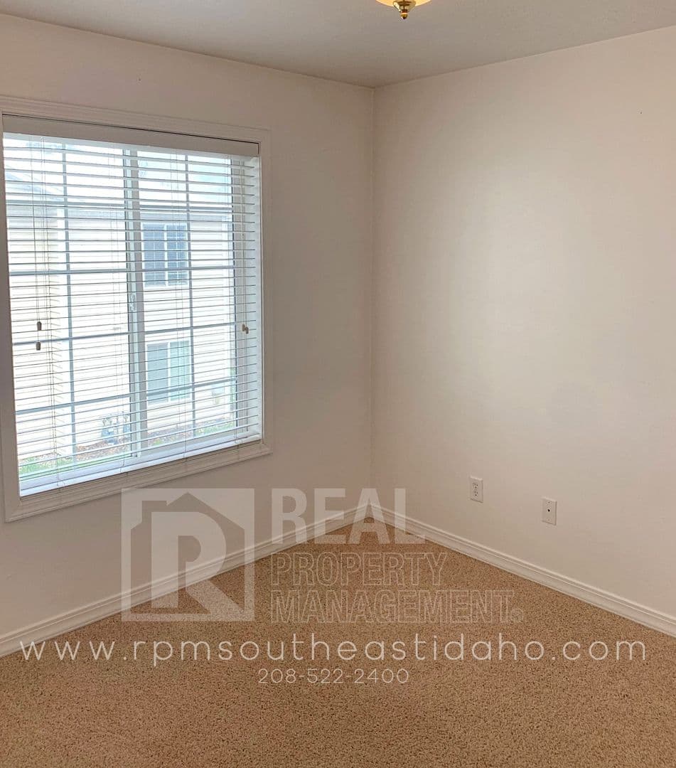 Rexburg Apartment: 318 Pioneer Rd