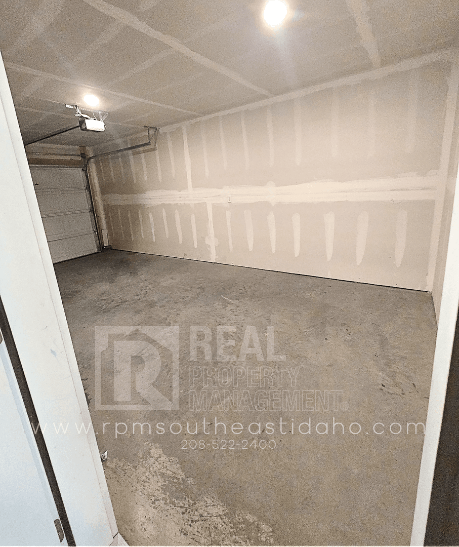 Idaho Falls Townhome: 845 Golden Bear Ln
