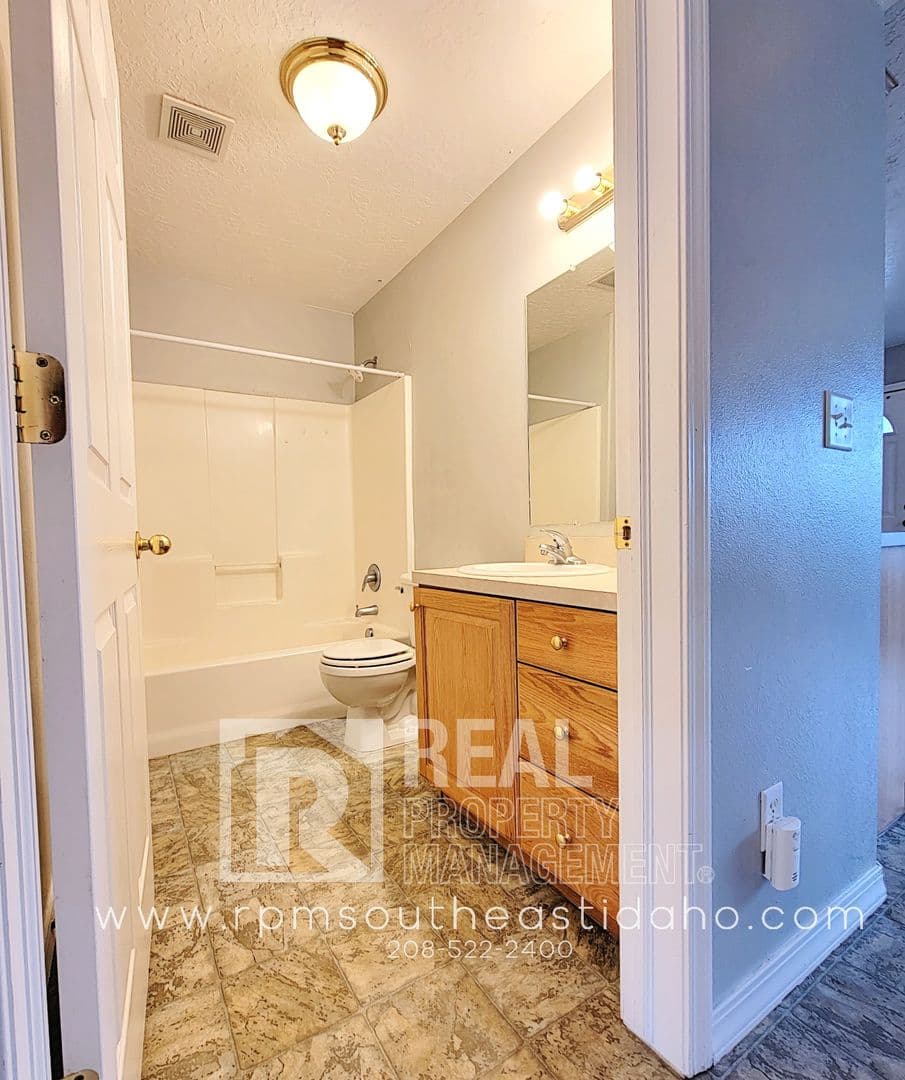 Rexburg Apartment: 318 Pioneer Rd