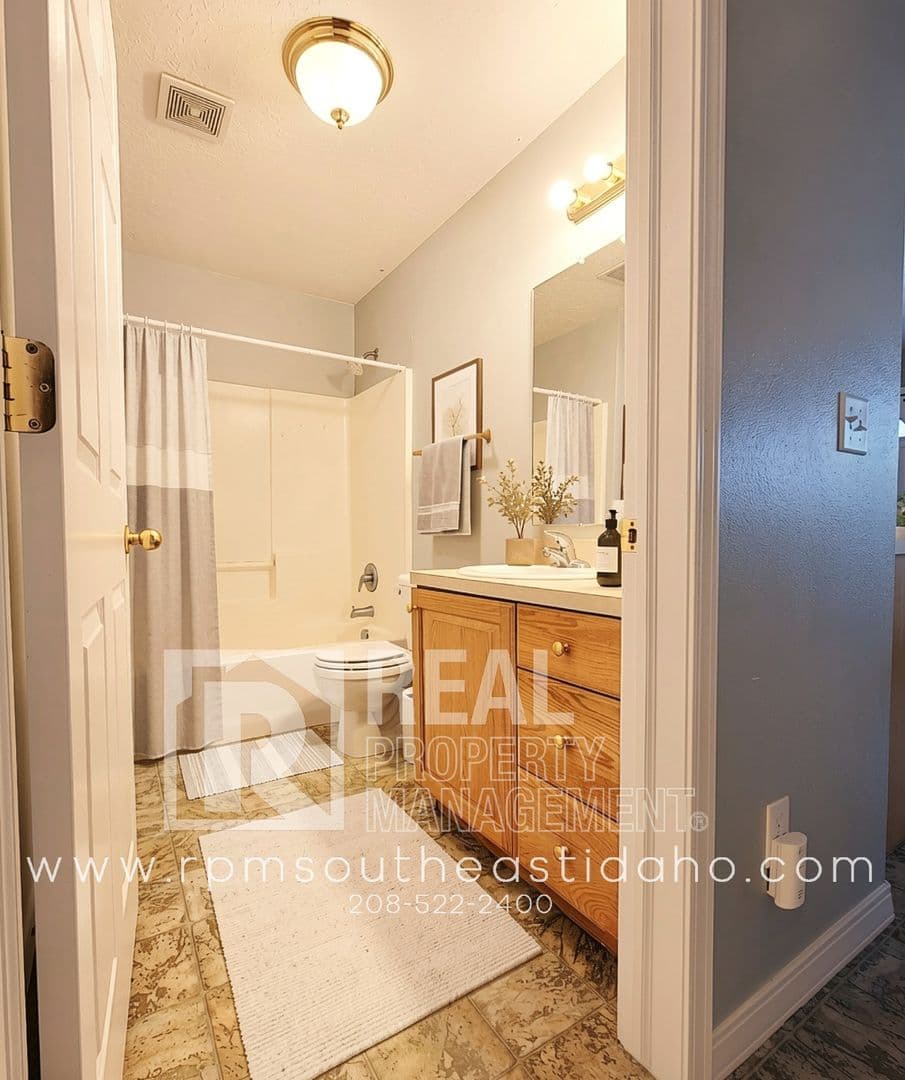 Rexburg Apartment: 318 Pioneer Rd