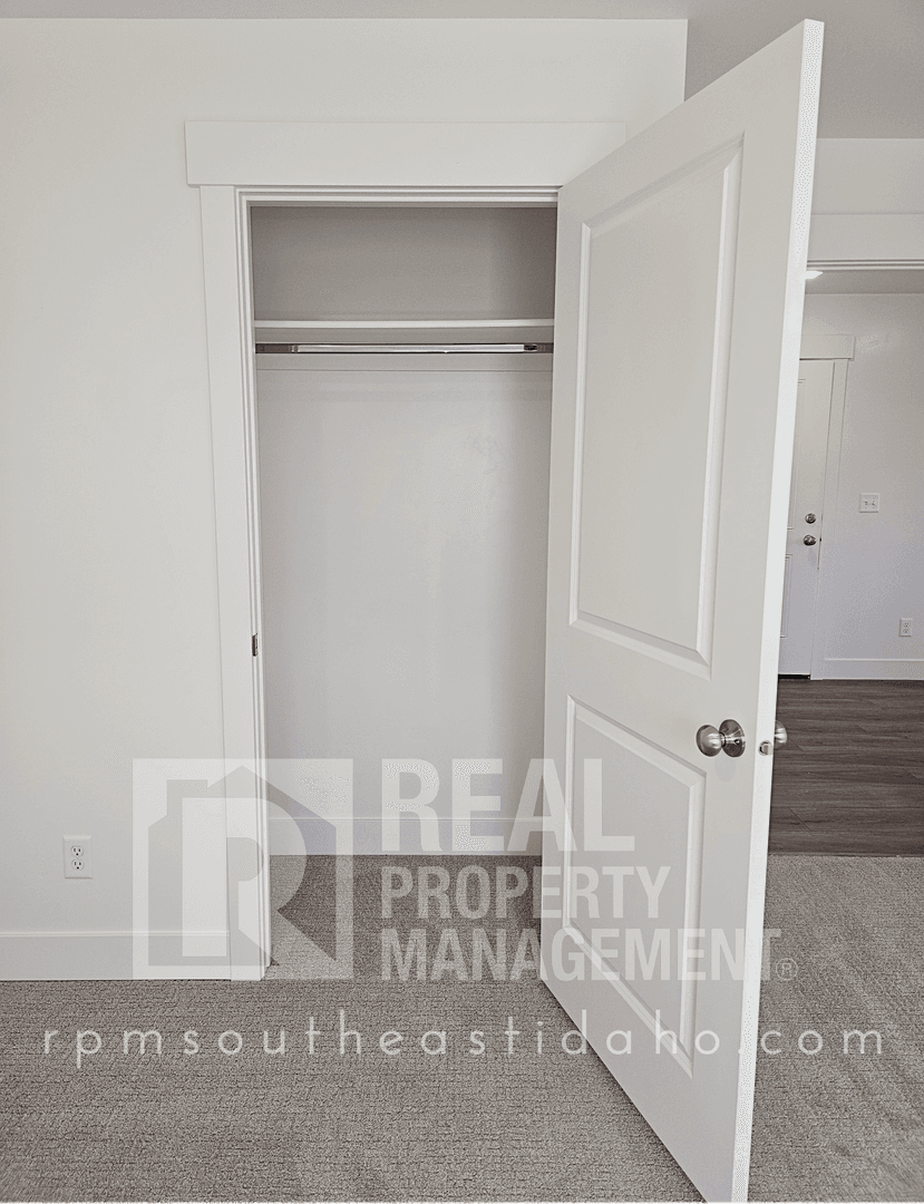 Idaho Falls Apartment: 3609 E Gample Ave