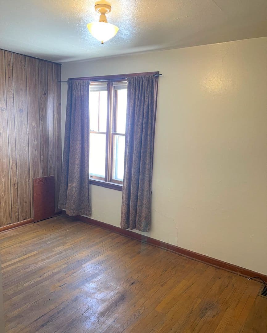 Twin Falls House: 129 Castleford St W