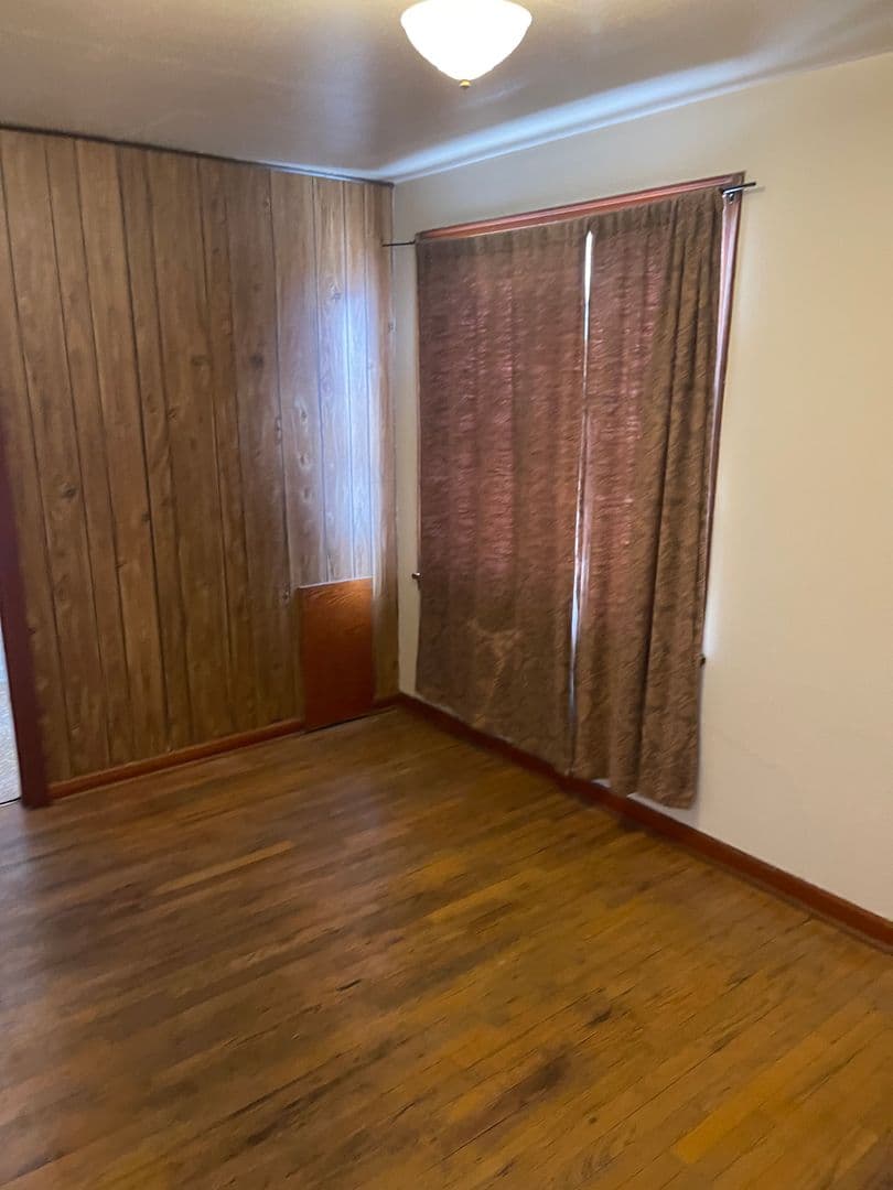 Twin Falls House: 129 Castleford St W