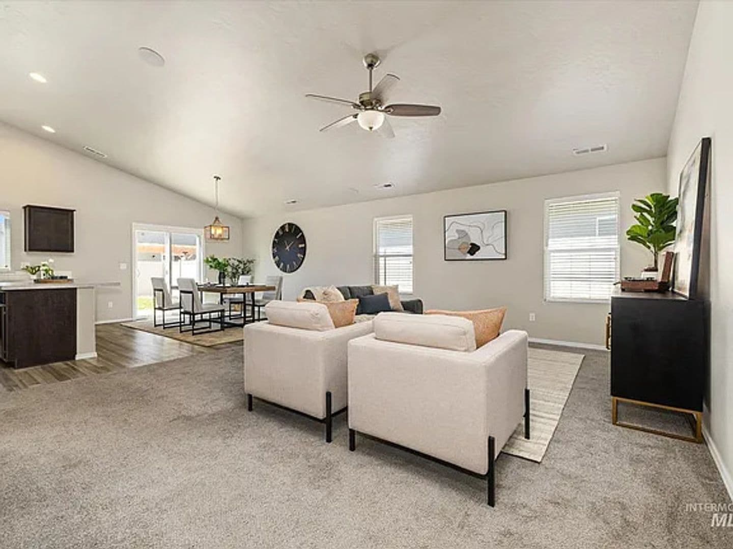 Star House: 11887 W Box Canyon St
