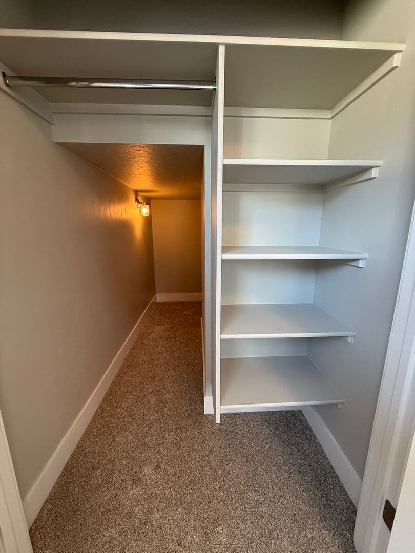 Meridian House: 3535 W Lesina St
