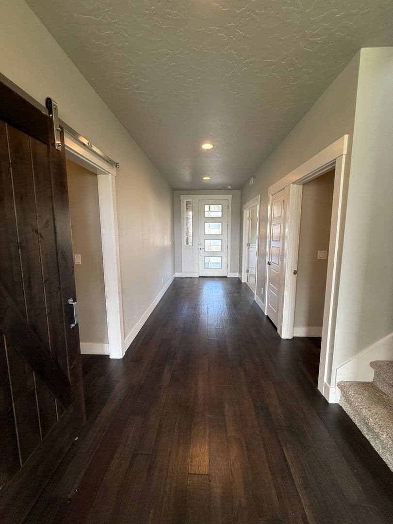 Meridian House: 3535 W Lesina St