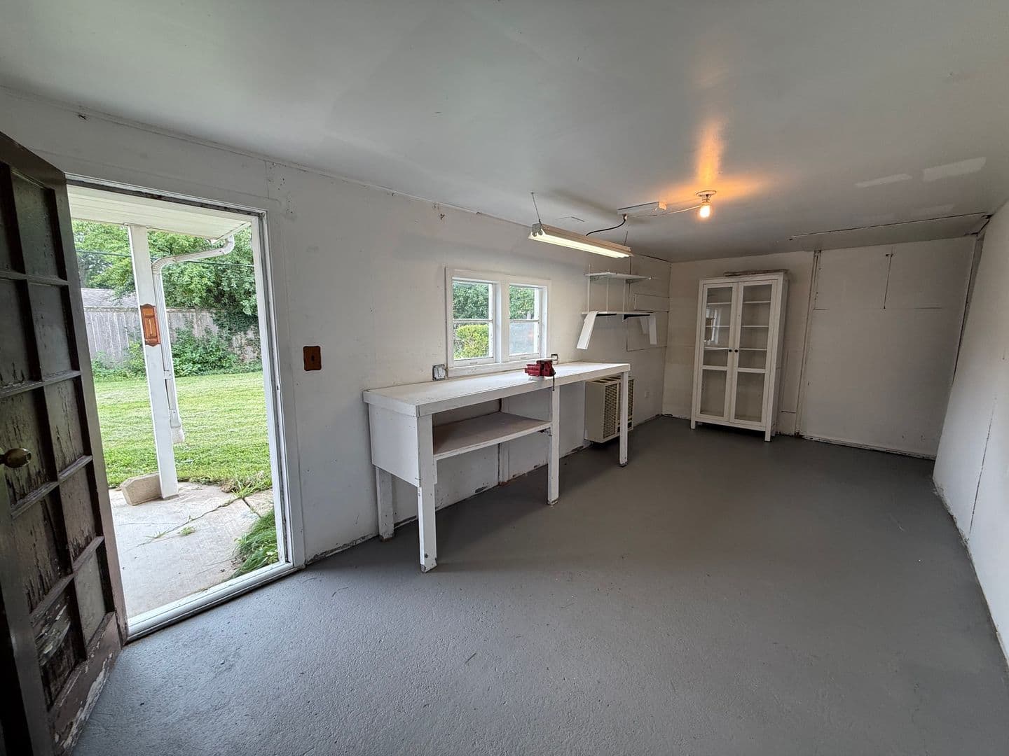 Glenview House: 542 Cherry Ln,
