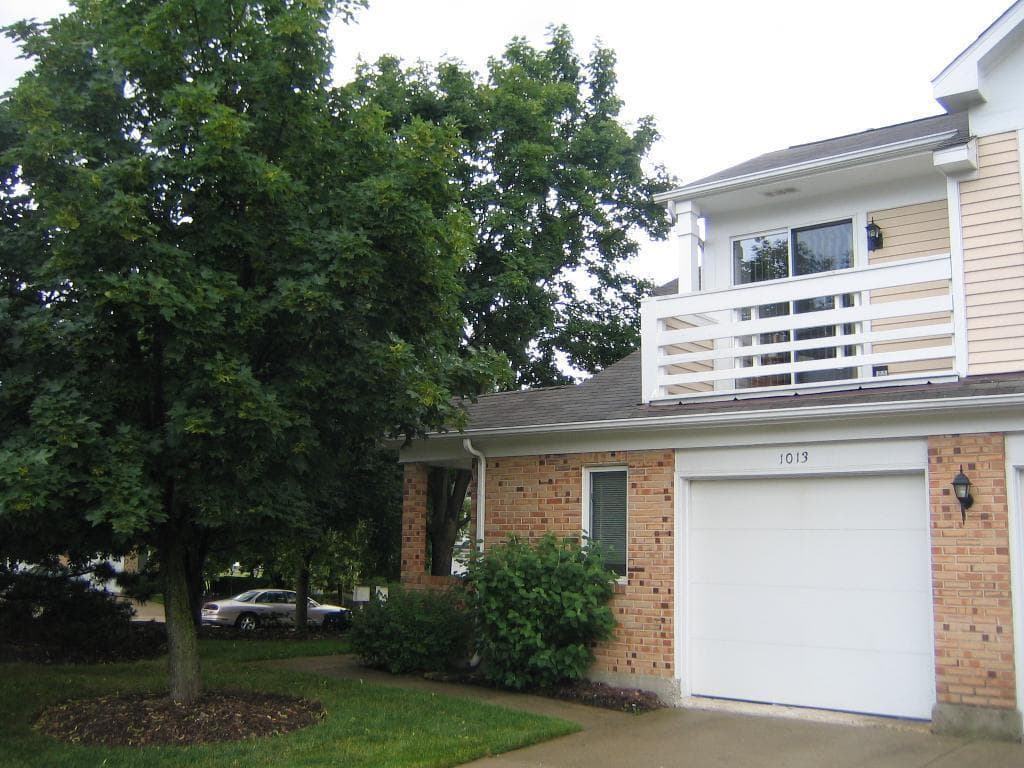 Buffalo Grove House: 1013 Courtland Drive